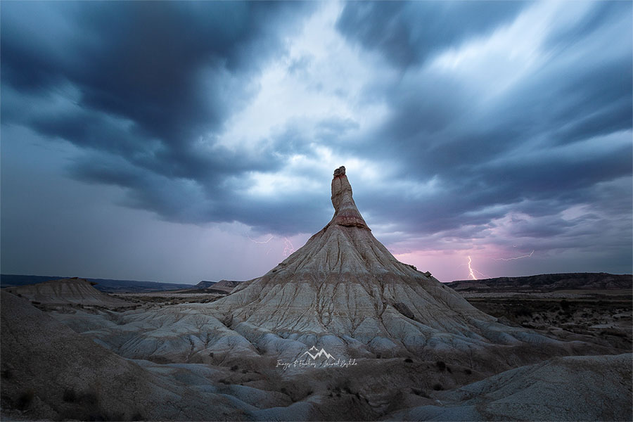 Un orage au dessus du désert des Bardenas par Laurent Bastide