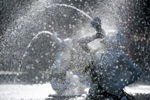 1/8000s pour figer toutes les goutelettes de cette fontaine d'eau à f/3.2 pour 200 ISO